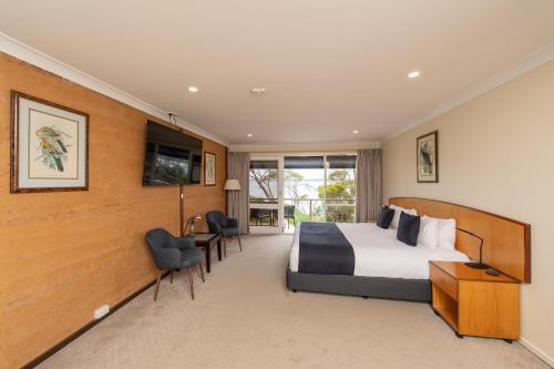 a hotel room with a bed and a tv at Mercure Kangaroo Island Lodge in American River