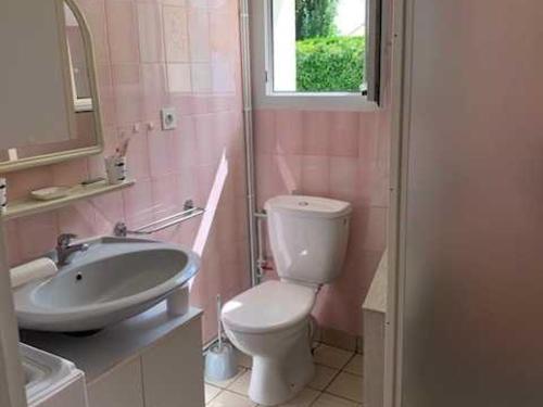 a pink bathroom with a toilet and a sink at Maison Individuelle Agréable, Animaux Admis, Proche Plage - FR-1-476-81 in La Faute-sur-Mer
