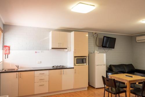 Η κουζίνα ή μικρή κουζίνα στο BIG4 Perth Midland Tourist Park