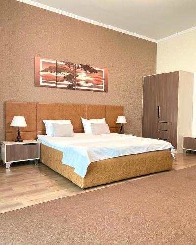 Ένα ή περισσότερα κρεβάτια σε δωμάτιο στο Caravan Hotel