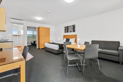 Kuchyň nebo kuchyňský kout v ubytování Browns Plains Motor Inn