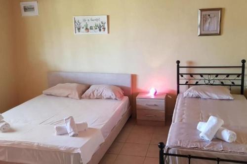Säng eller sängar i ett rum på Detached quiet villa 500m from sea