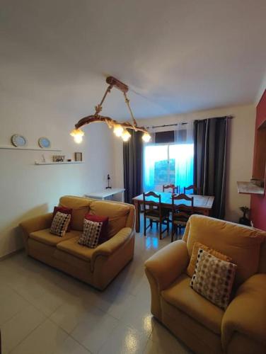 Lagos Old Town& 5 min Beach with AC& BBQ
