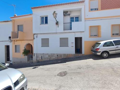 Lagos Old Town& 5 min Beach with AC& BBQ