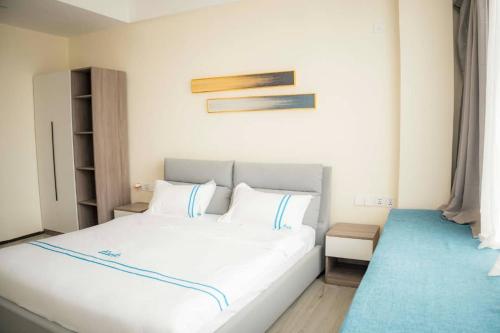 Postel nebo postele na pokoji v ubytování Nyarutarama Golf Apartment by Rose Garden