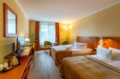 Postel nebo postele na pokoji v ubytování Parkhotel Görlitz