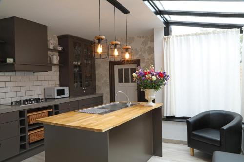 Köök või kööginurk majutusasutuses Gastenkamers Boussemaere