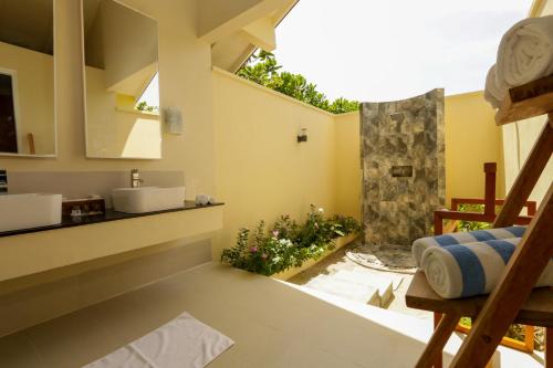 a bathroom with a sink and a counter at Hondaafushi Island Resort in Vaikaradhoo
