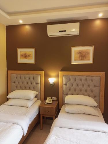 Postel nebo postele na pokoji v ubytování Mariam Hotel