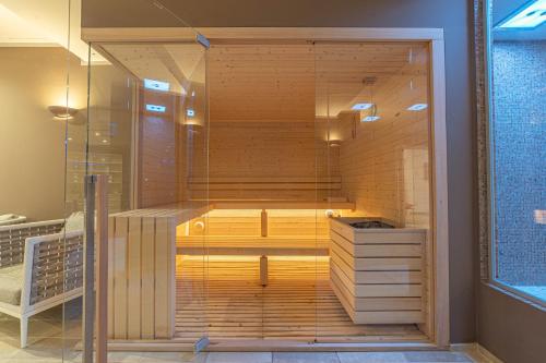 a sauna in a room with a glass wall at Moresco Agriturismo in Moresco