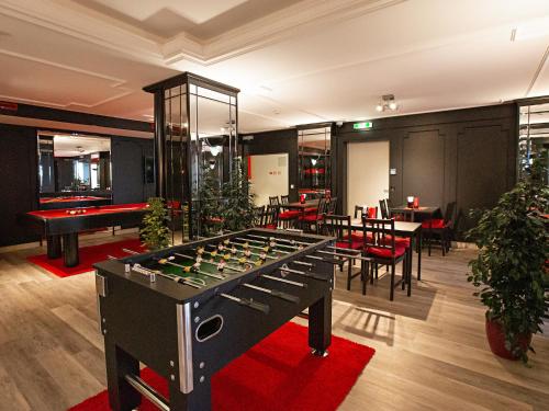 Herní místnost v ubytování DORMERO Hotel Burghausen
