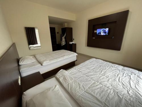 Katil atau katil-katil dalam bilik di De capitol Hotel Syariah