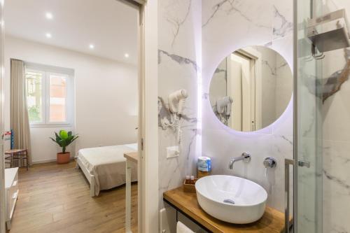 a bathroom with a sink and a mirror at Trisina Rooms in Avola