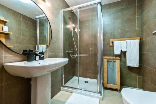 a bathroom with a sink and a shower at Cotillo Ocean Waves 1 in Cotillo