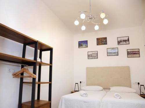 PISO EXCLUSIVO FRENTE AL CASCO VIEJO CON PARKING GRATIs