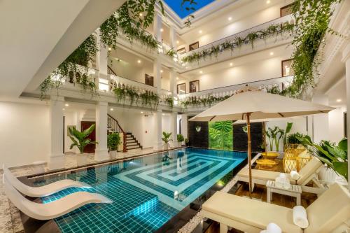 Басейн в или близо до Royal Mansion Boutique Hoi An