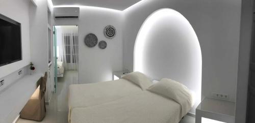 Gambar di galeri bagi SeaRock Rooms and Suites di Amorgós