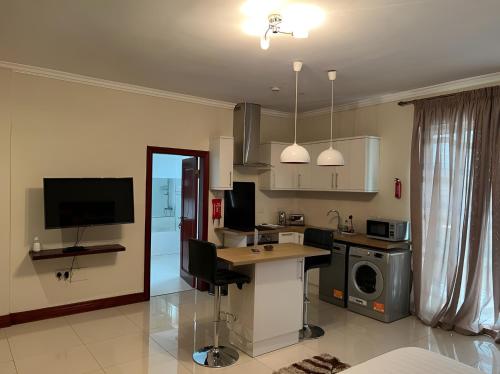 TV a/nebo společenská místnost v ubytování Cromer Apartments
