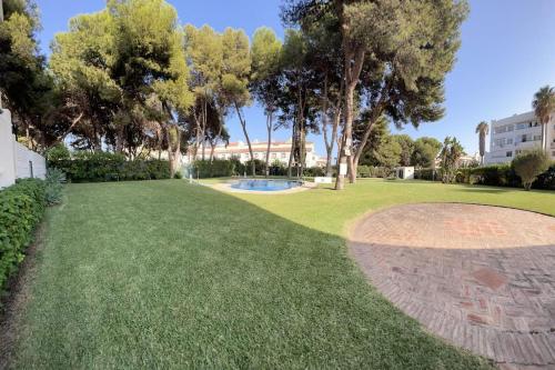 Tranquilo , soleado cerca de la playa