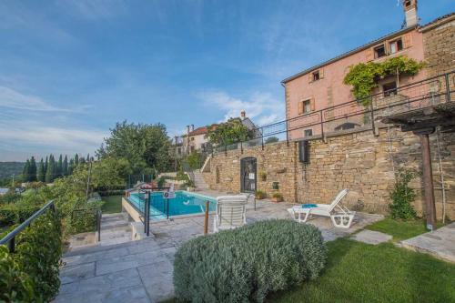 Villa Belle with pool for max 12 Persons in Oprtalj