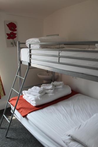 Ένα ή περισσότερα κρεβάτια σε δωμάτιο στο Backpackers Blackpool Hotel & Suites