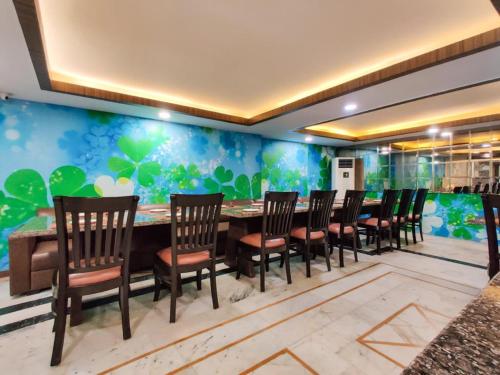 Un lugar para sentarse en WEST COTTAS HOTEL -- Couples, Family, Corporate Favorite in Heart of Jalandhar
