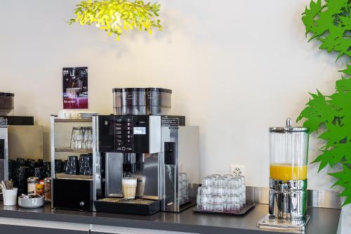 a counter with a coffee maker and a blender at Backpackers Villa Sonnenhof - Hostel Interlaken in Interlaken