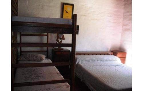 1 dormitorio con 2 literas en una habitación en Quinta Vistalba en Vistalba