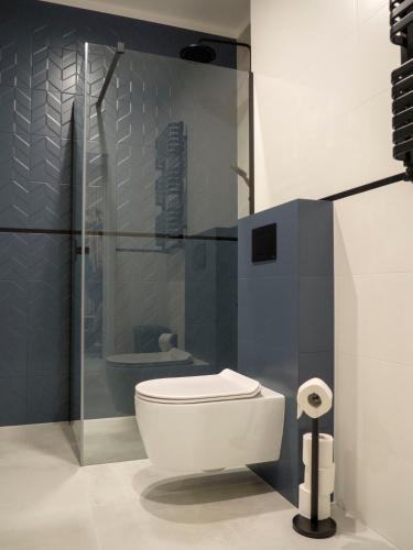 Bilik mandi di Serce Kotliny Kłodzkiej - Apartament 54m2 - 3 pokoje, balkon, ogródek
