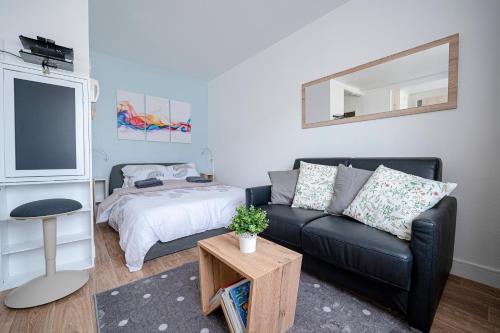 Photo de la galerie de l'établissement Le Lys - Studio proche Gare de Poissy, à Poissy