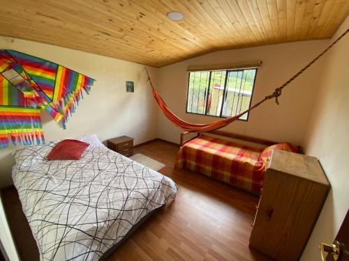 a bedroom with a bed and a hammock in a room at Suanoga - Finca Turística in Pesca