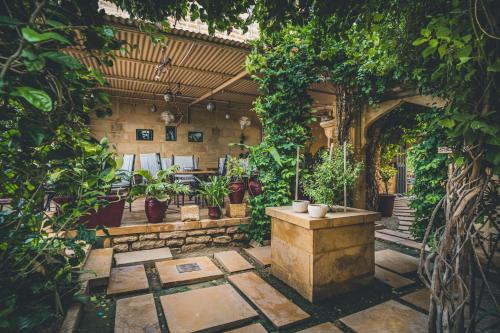 Taman di luar Hotel Desert Boy's - Royal Stay On Fort