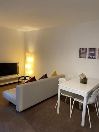 a living room with a couch and a table at Exklusive Wohnung in der schönen Stadt Bremen in Bremen