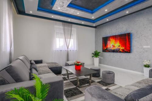 Complex Villa White