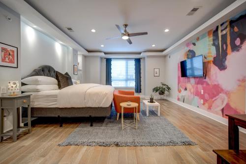 a bedroom with a bed and a desk and a tv at Artsy Hidden Gem ll -Free Parking --- in Philadelphia