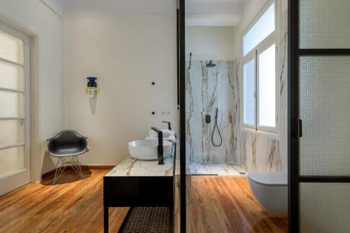 An Outstanding 3 bdrm Apartment in the Heart of Athens