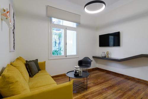 An Outstanding 3 bdrm Apartment in the Heart of Athens