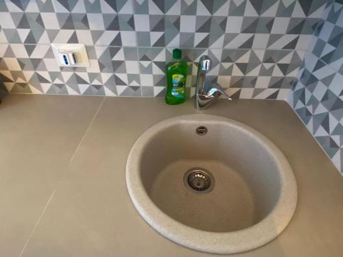 A bathroom at Monolocale V.M 0.23