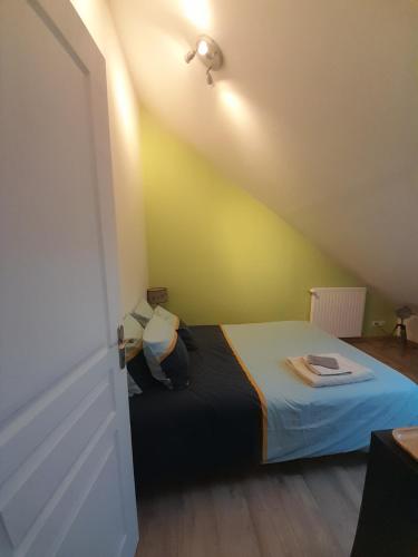 Postel nebo postele na pokoji v ubytování Chez Marie et Hugo