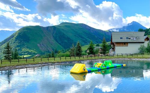a pool of water with a toy boat in it at Appart. lumineux à St-Sorlin d'Arves (Sybelles) in Saint-Sorlin-dʼArves
