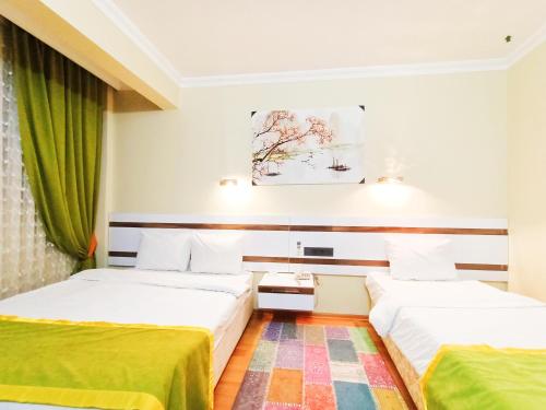 Postel nebo postele na pokoji v ubytování Ceylan Hotel