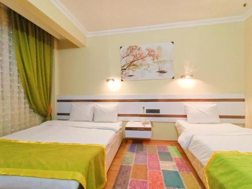 Postel nebo postele na pokoji v ubytování Ceylan Hotel