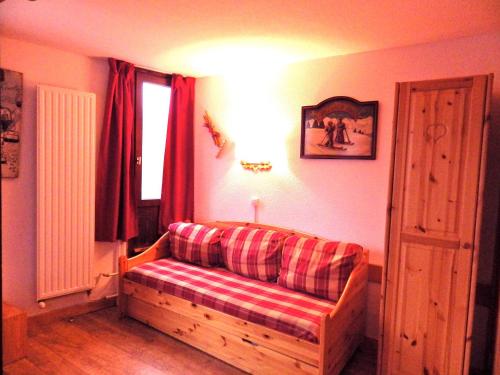 Posezení v ubytování Bel appartement rénové 2 pièces, Résidence Chanteneige La Croisette, pied des pistes, Les Belleville - FR-1-574-30