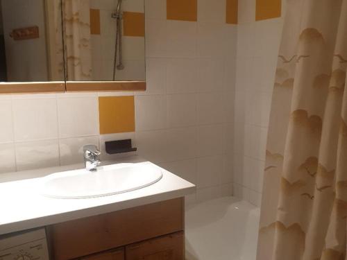 Charmant studio 32m², balcon, proche pistes, Les Menuires - FR-1-574-45