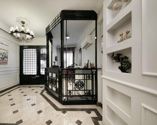 Daphne Pera ; Sakura Apart, City Center