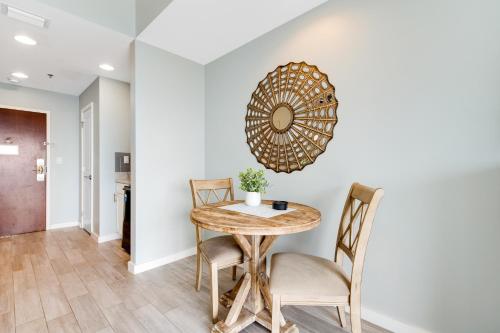 a dining room with a table and chairs at Luau #6633 in Destin