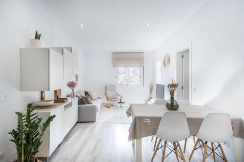 Apartment Next to Sagrada Familia, the Essence of Barcelona