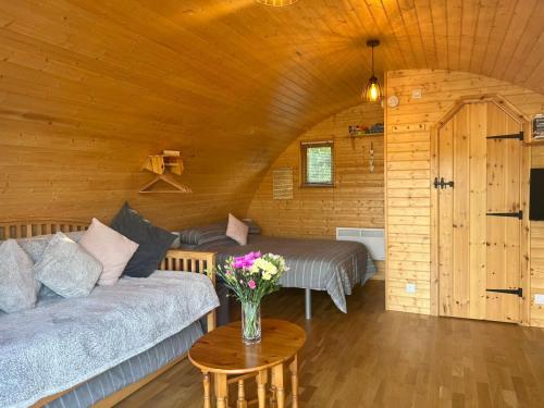 A bed or beds in a room at Cosy Cabins at Westfield Farm