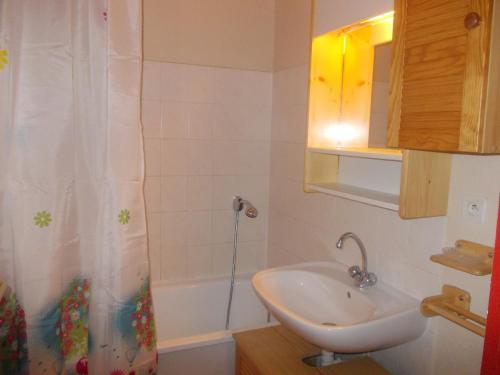 a bathroom with a sink and a shower curtain at Appartement Valfréjus, 2 pièces, 6 personnes - FR-1-265-193 in Valfréjus