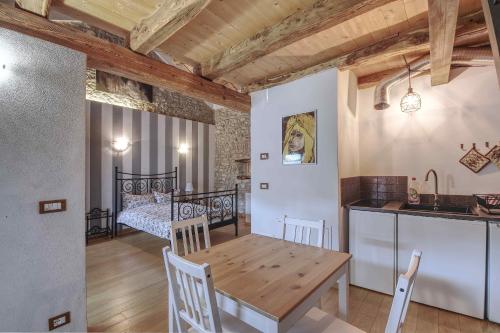 A kitchen or kitchenette at Romantic Boutique Hospitality